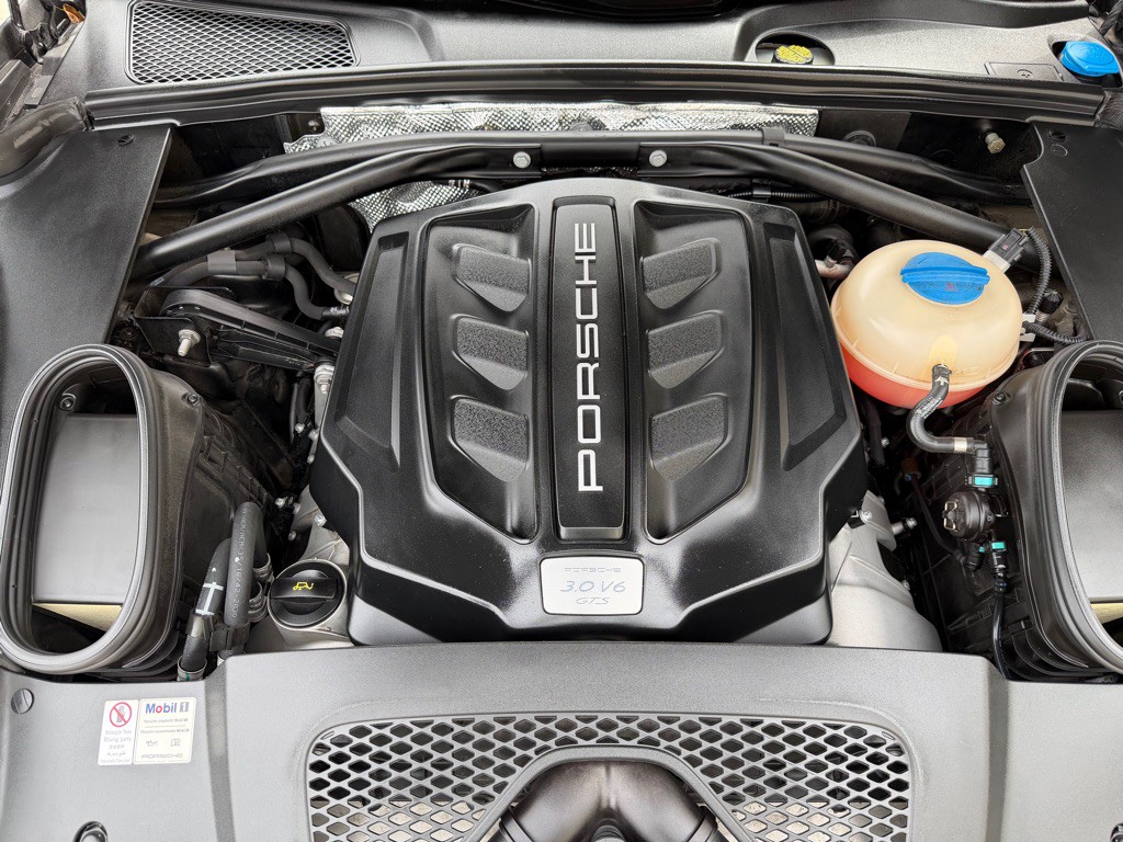 2017 Porsche Macan Image 31