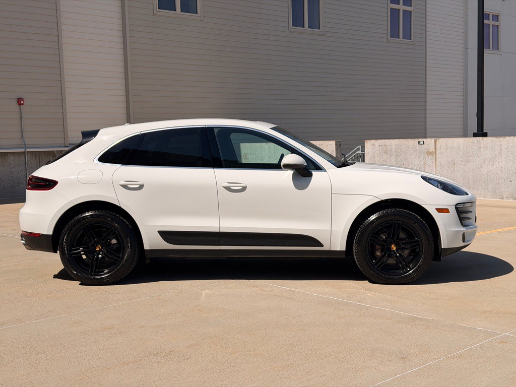 2015 Porsche Macan Image 2