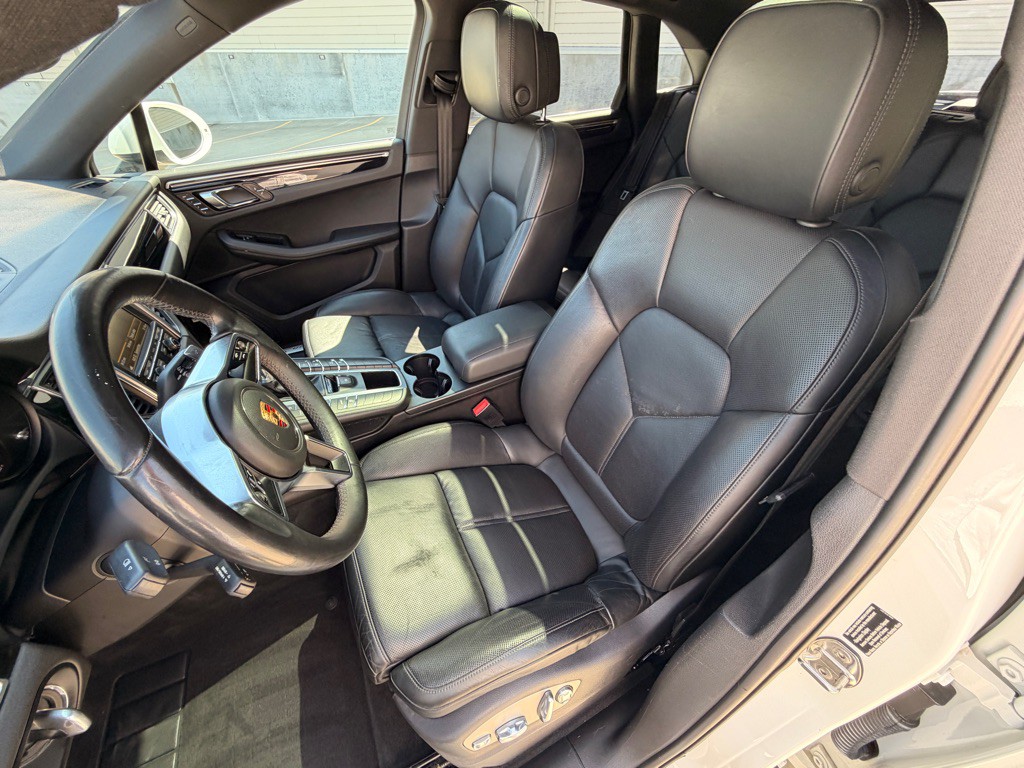 2015 Porsche Macan Image 11