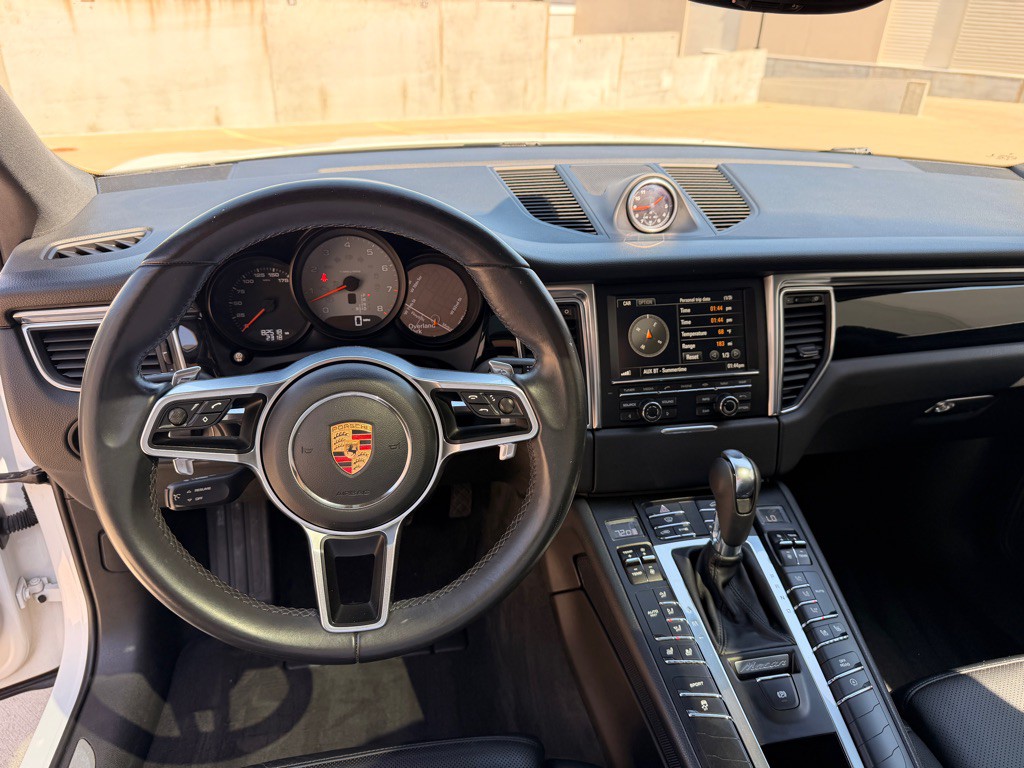 2015 Porsche Macan Image 12