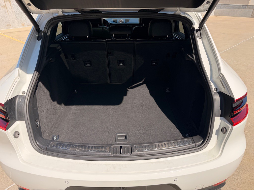 2015 Porsche Macan Image 18