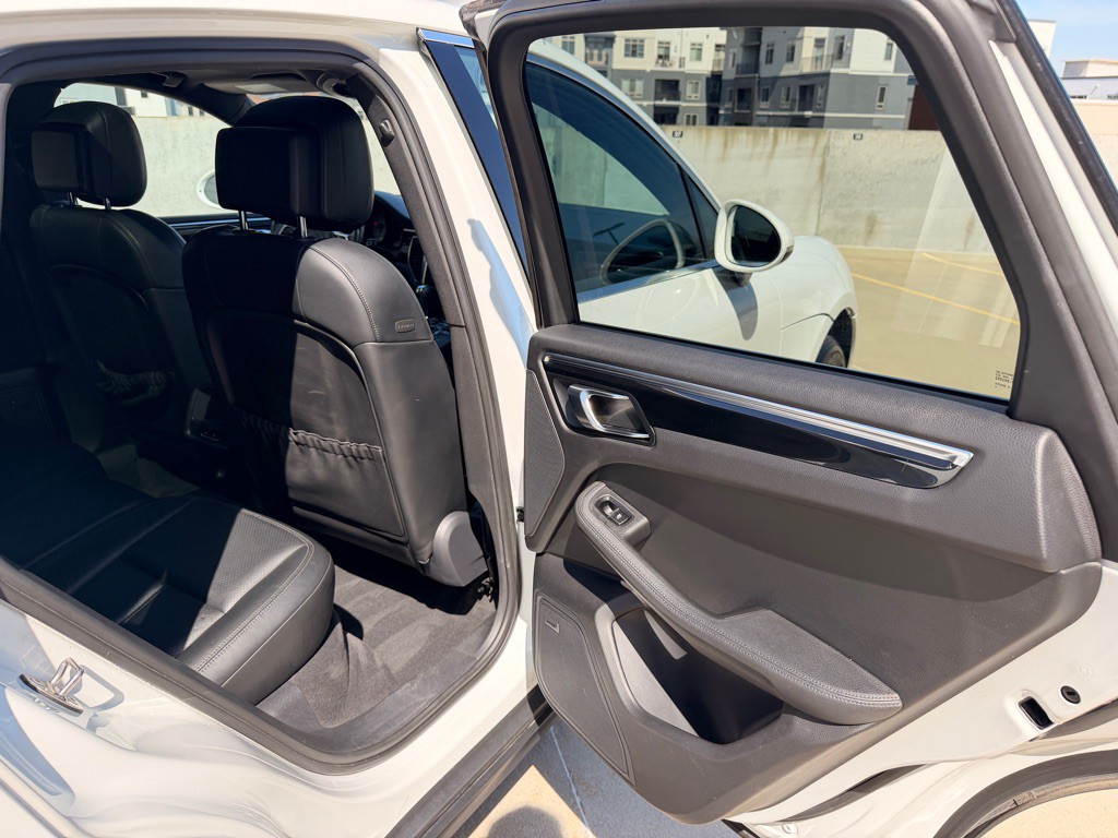 2015 Porsche Macan Image 19