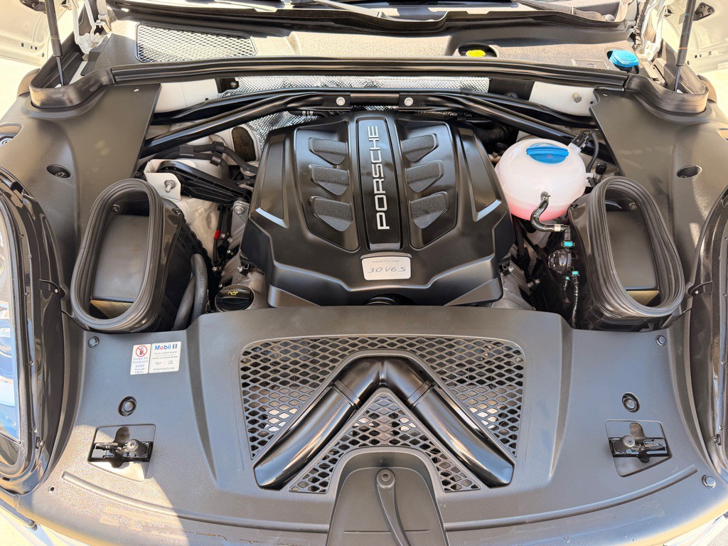 2015 Porsche Macan Image 24