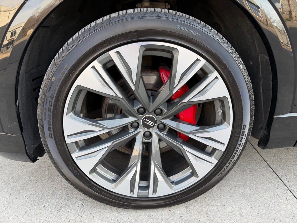 2023 Audi Q8 Image 9