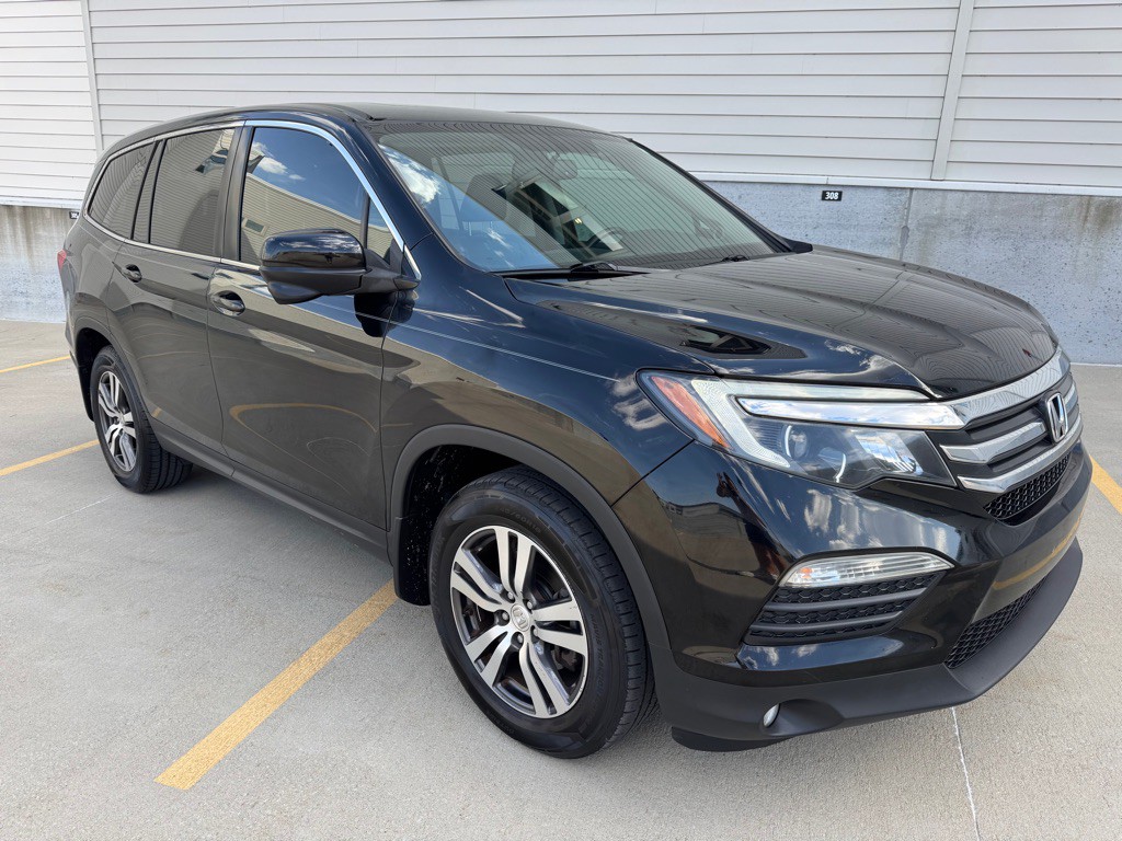 2017 Honda Pilot Image 1