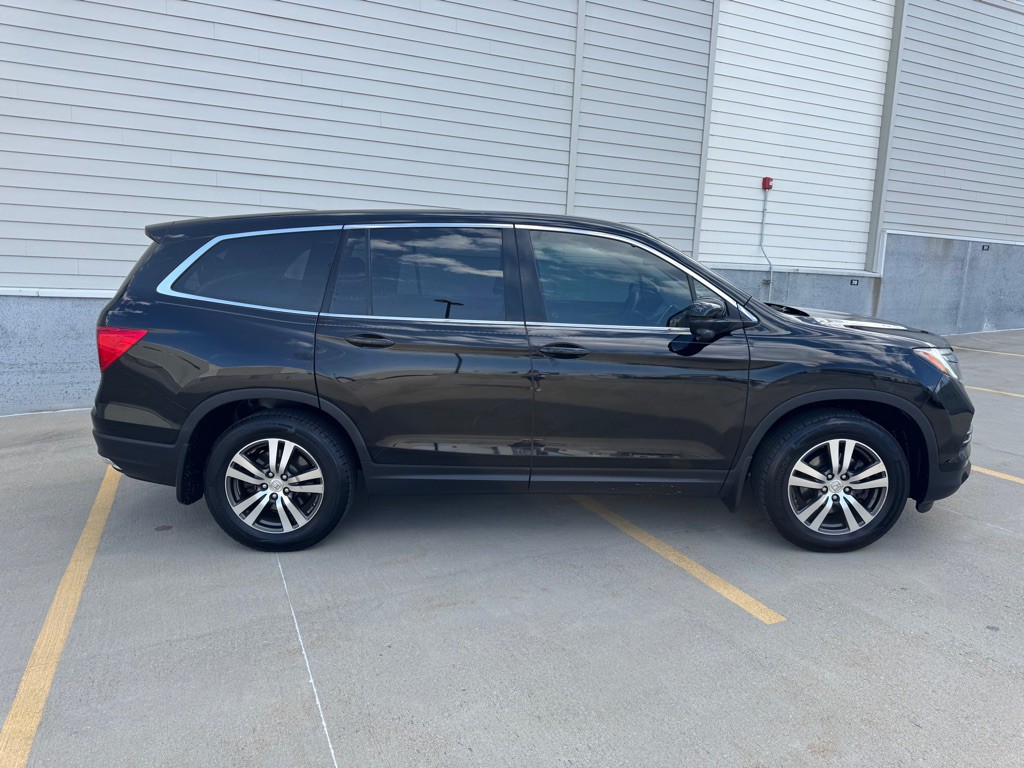 2017 Honda Pilot Image 2