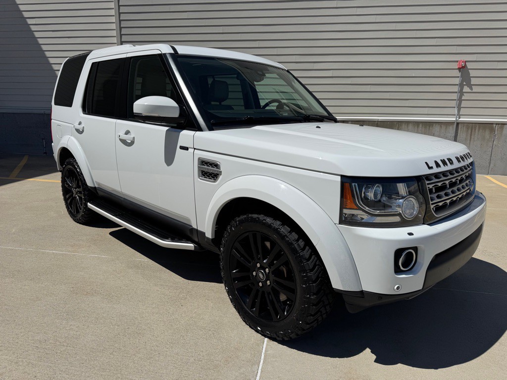 2016 Land Rover LR4 Image 1