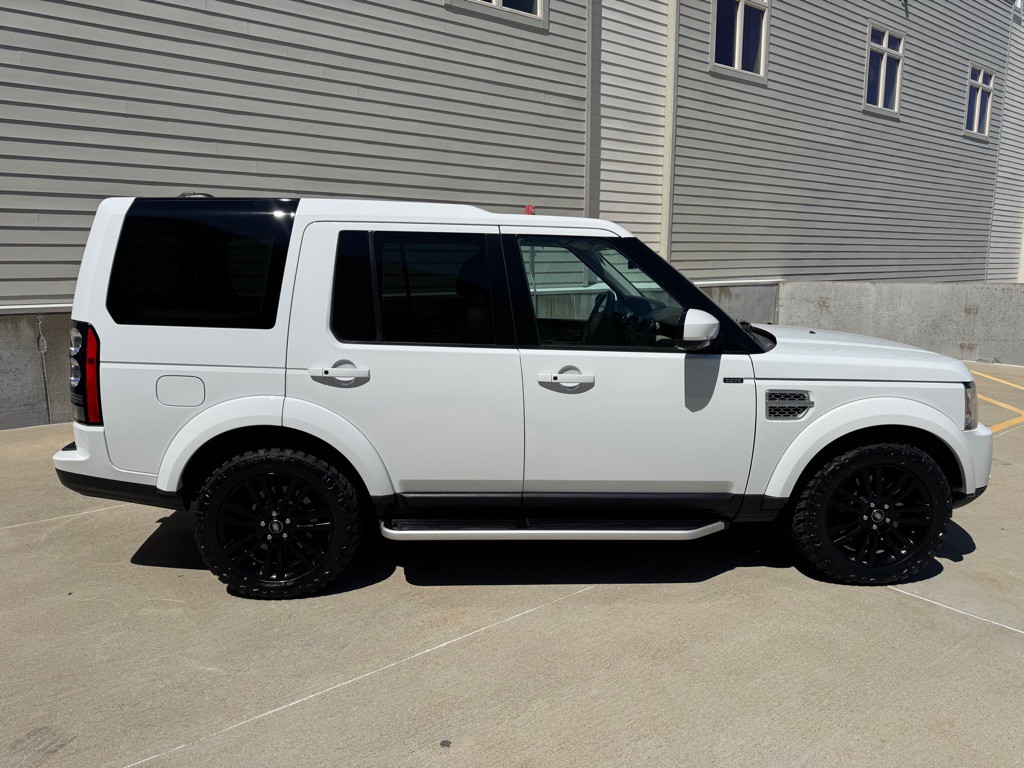 2016 Land Rover LR4 Image 2