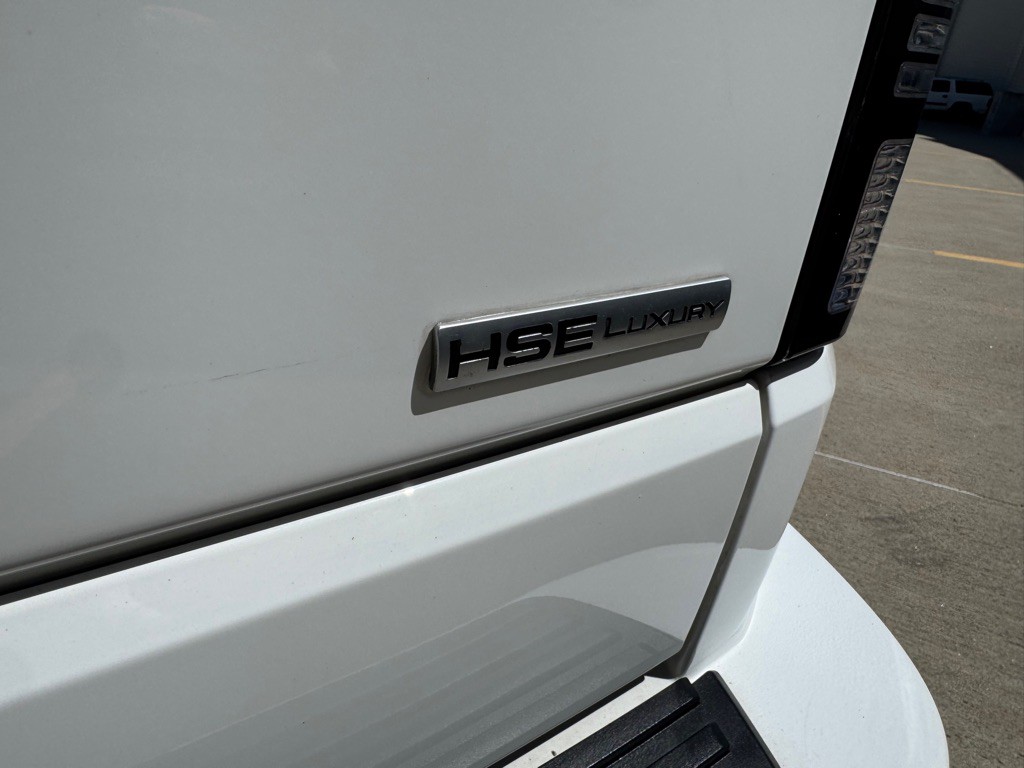 2016 Land Rover LR4 Image 5
