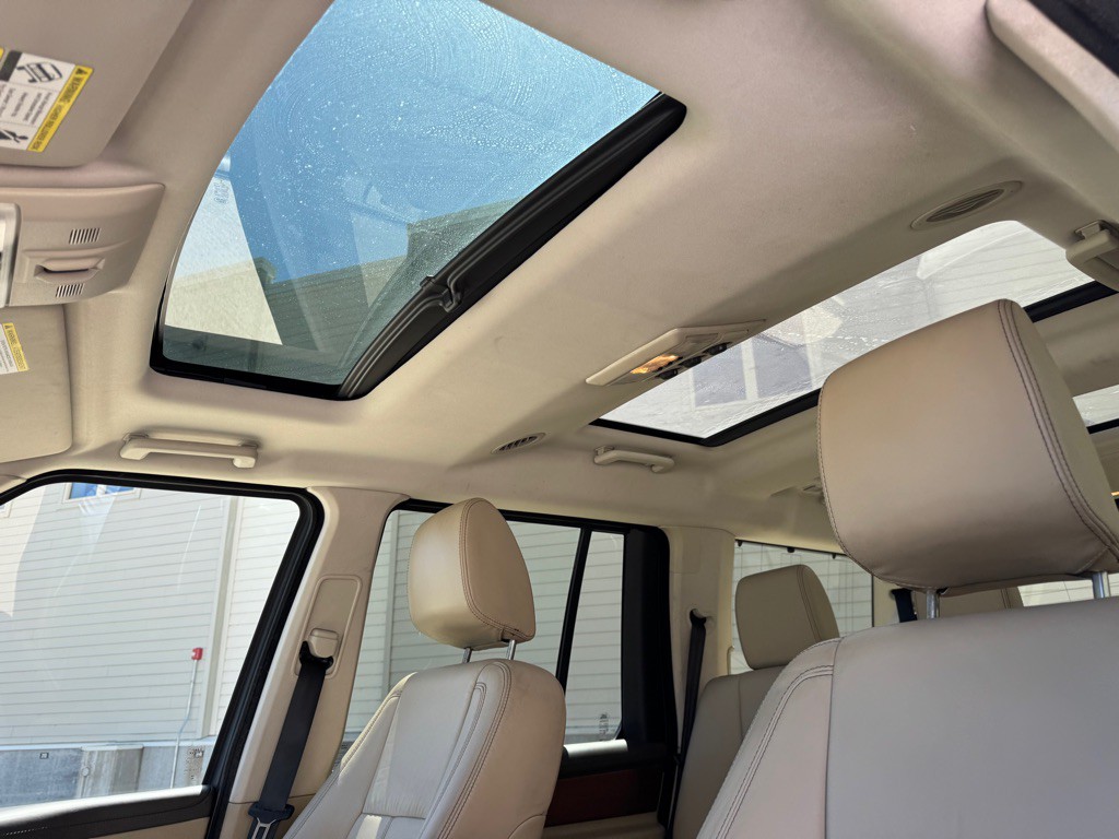 2016 Land Rover LR4 Image 14