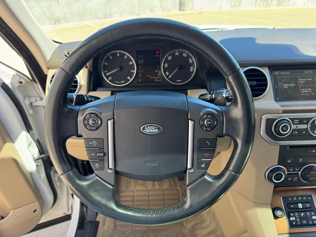 2016 Land Rover LR4 Image 15