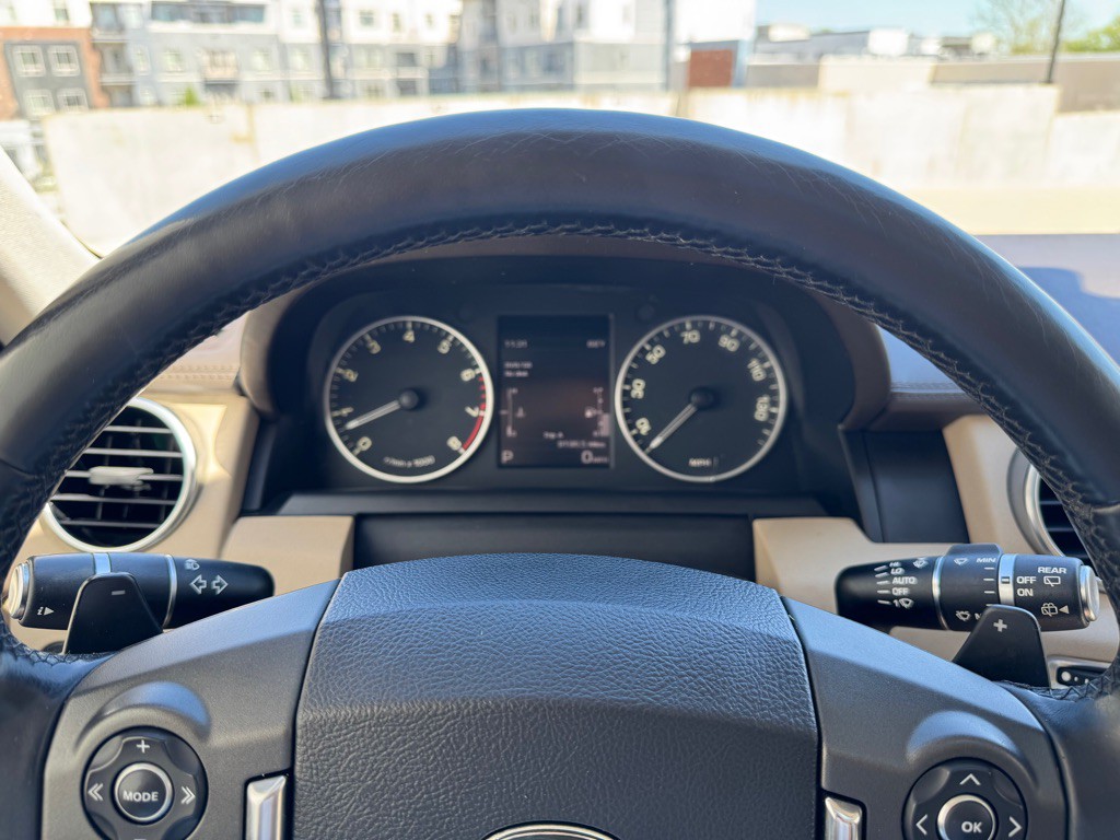 2016 Land Rover LR4 Image 16