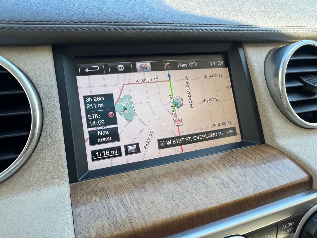 2016 Land Rover LR4 Image 19