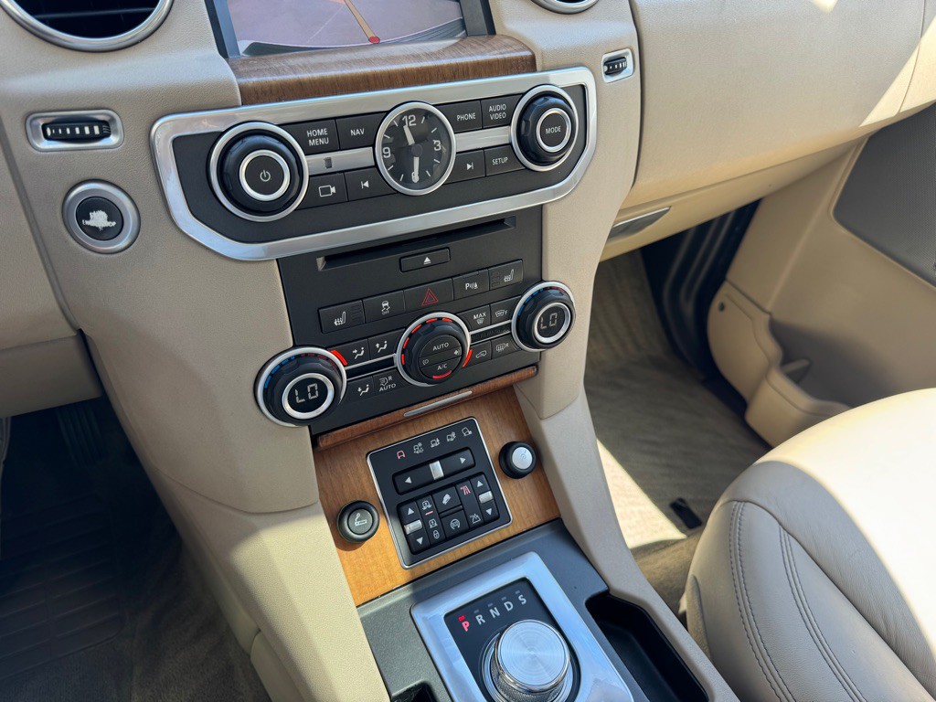 2016 Land Rover LR4 Image 21