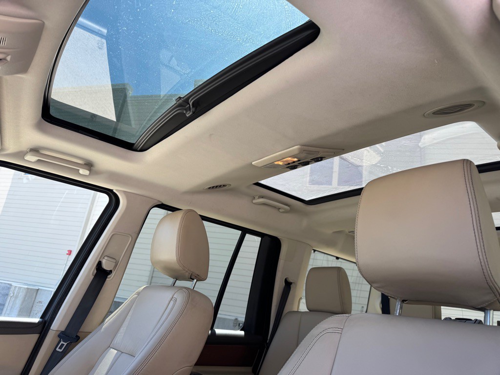 2016 Land Rover LR4 Image 23