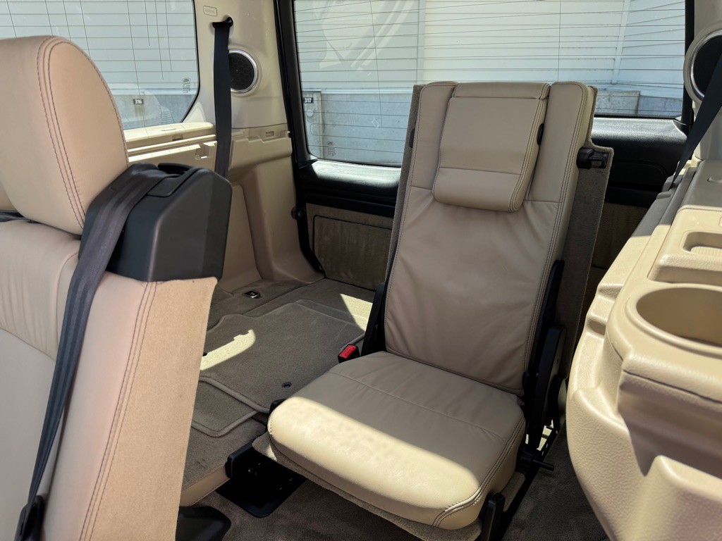 2016 Land Rover LR4 Image 26