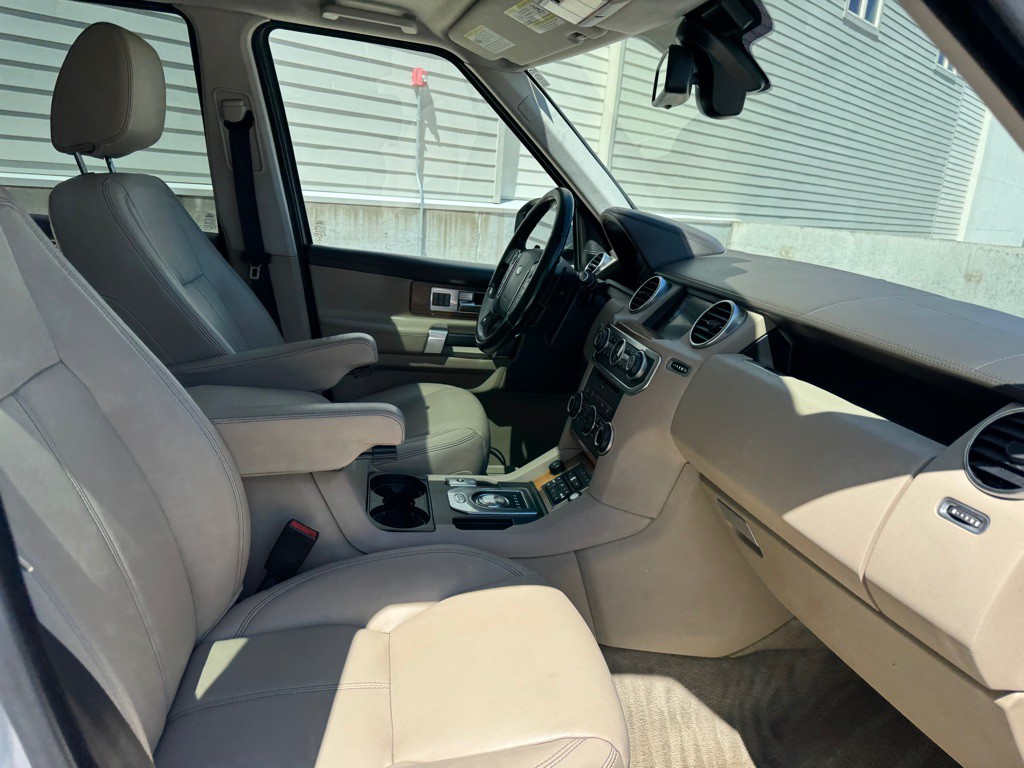 2016 Land Rover LR4 Image 33