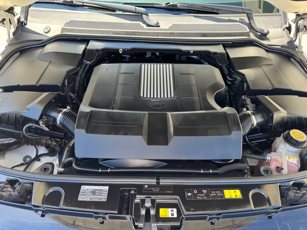 2016 Land Rover LR4 Image 35