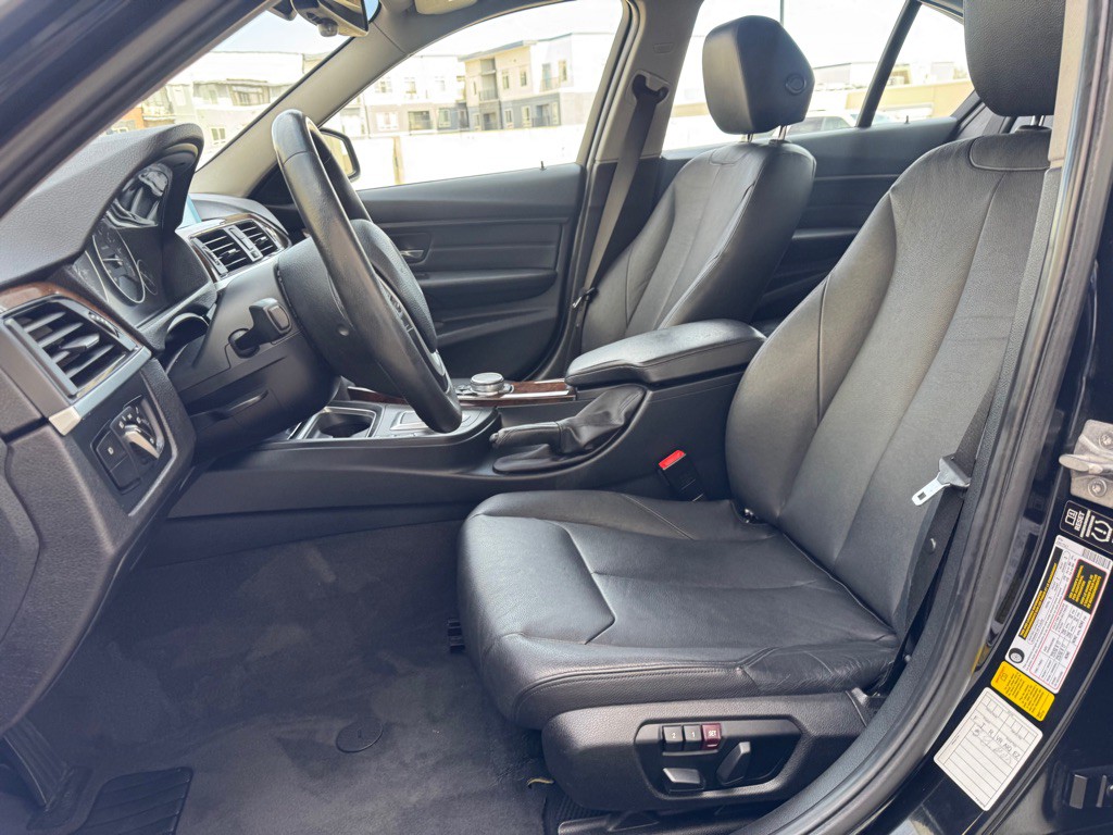 2015 BMW 3 Series Image 12