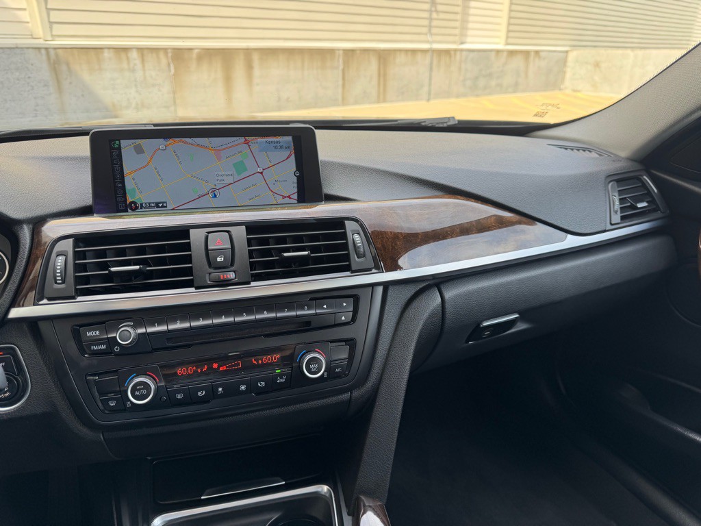 2015 BMW 3 Series Image 15