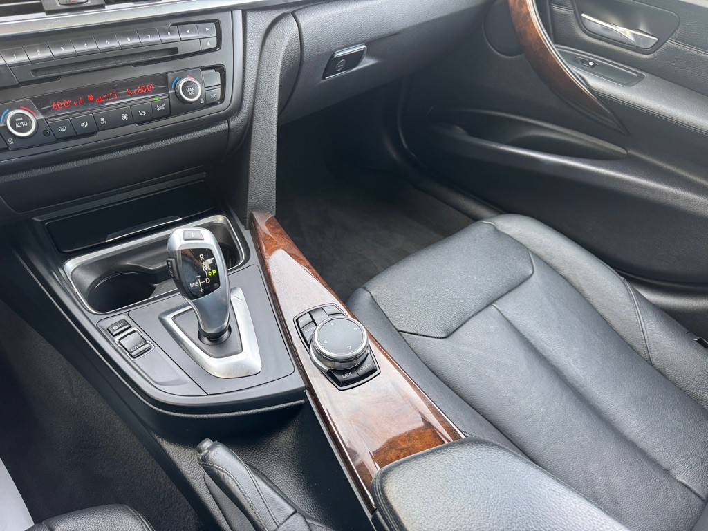 2015 BMW 3 Series Image 17