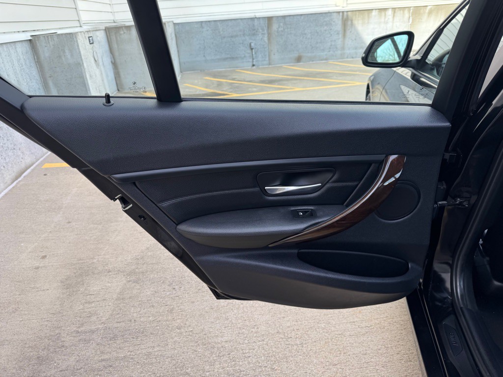 2015 BMW 3 Series Image 19