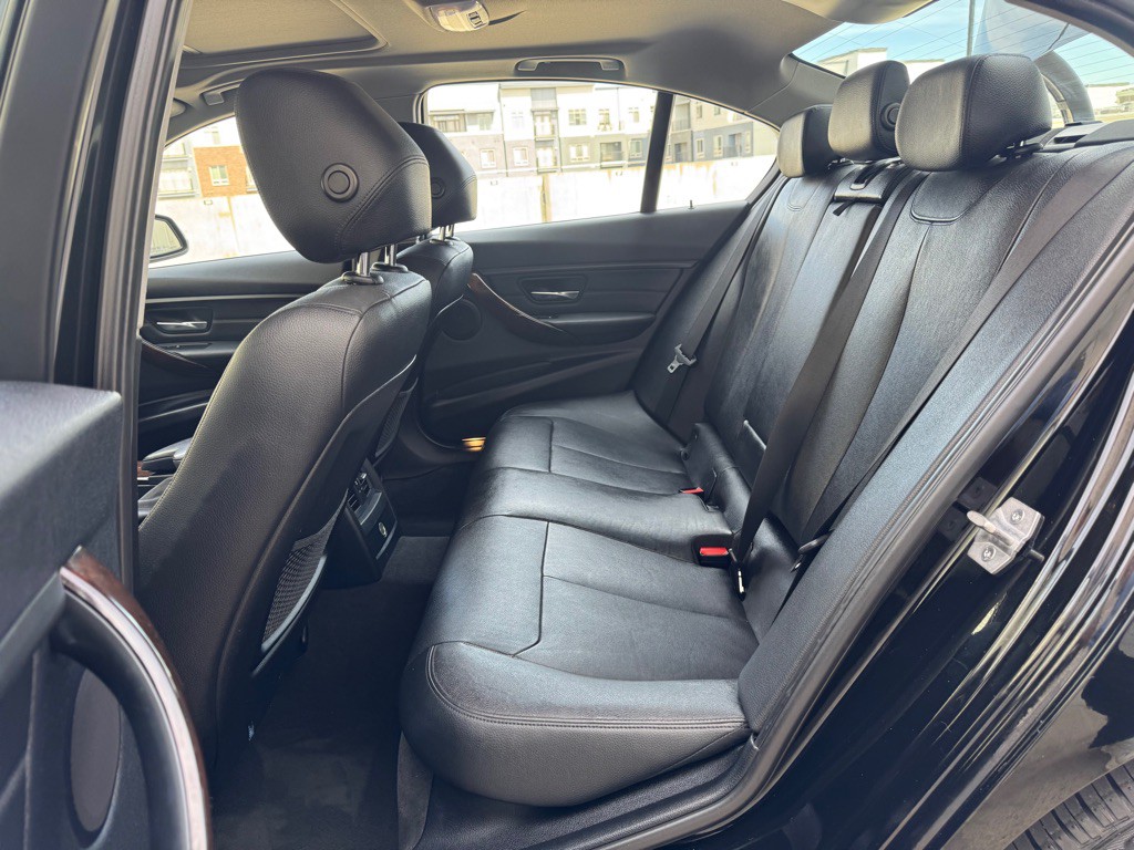 2015 BMW 3 Series Image 20