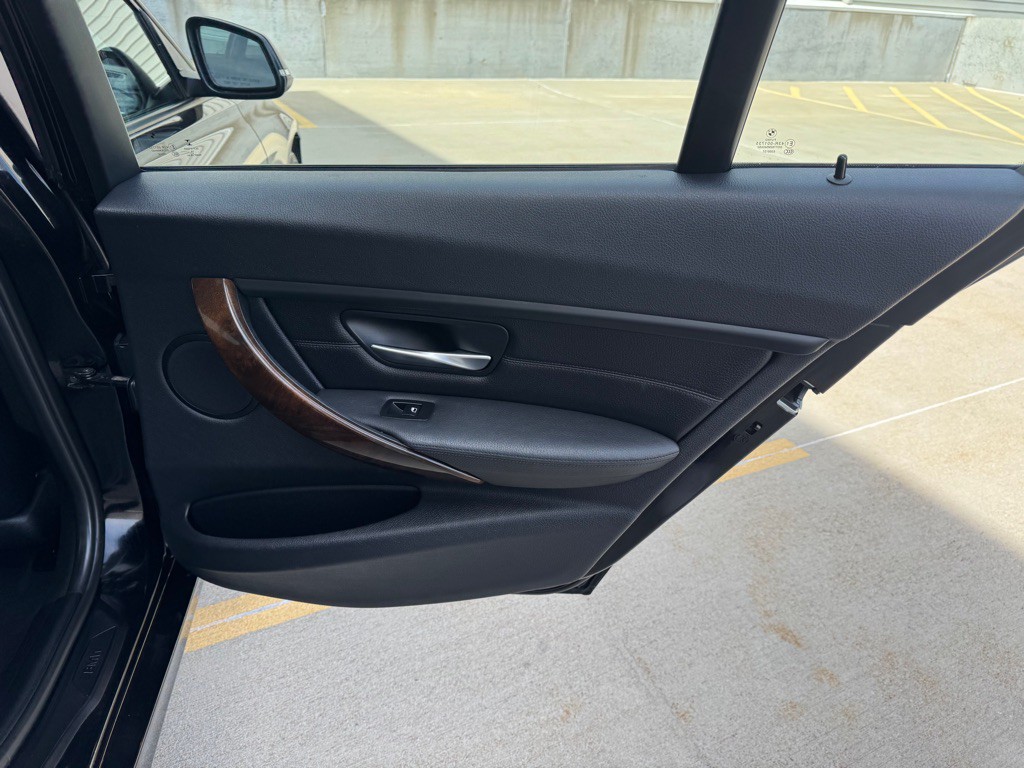 2015 BMW 3 Series Image 22