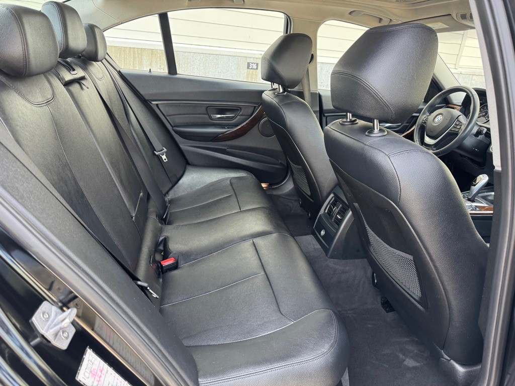 2015 BMW 3 Series Image 23