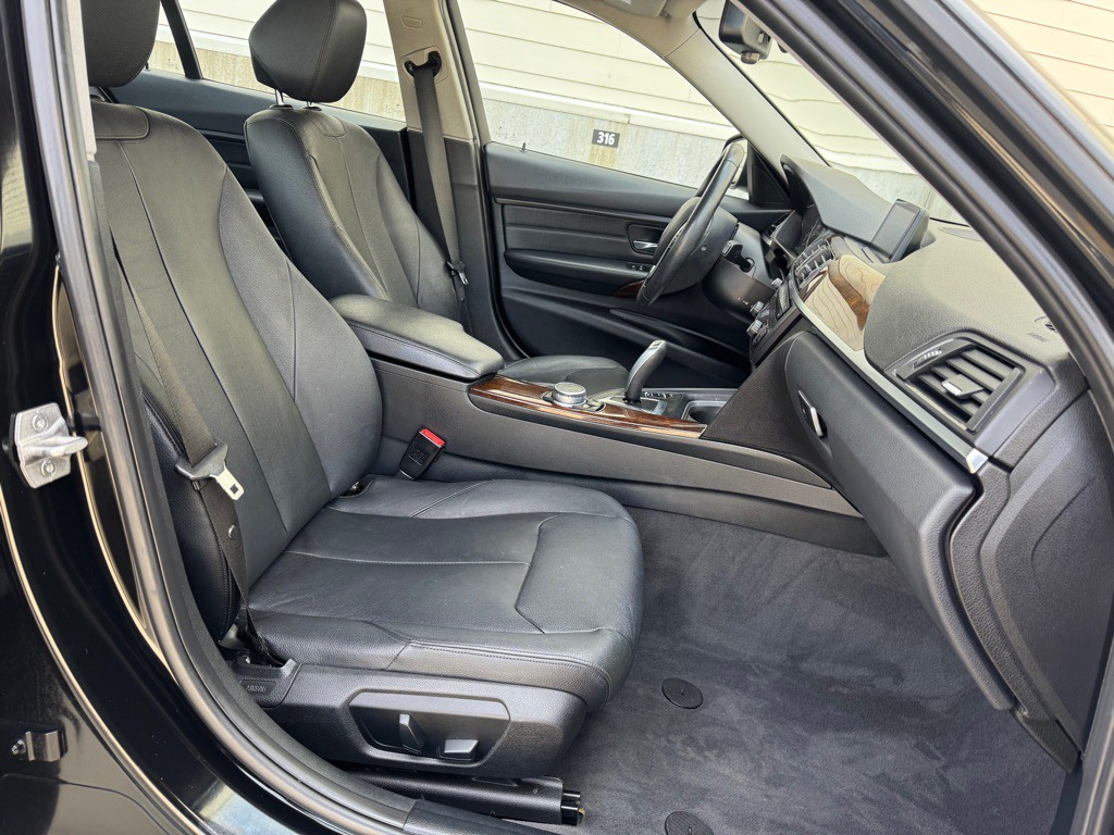 2015 BMW 3 Series Image 26