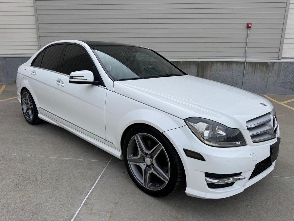 2013 Mercedes-Benz C-Class Image 1