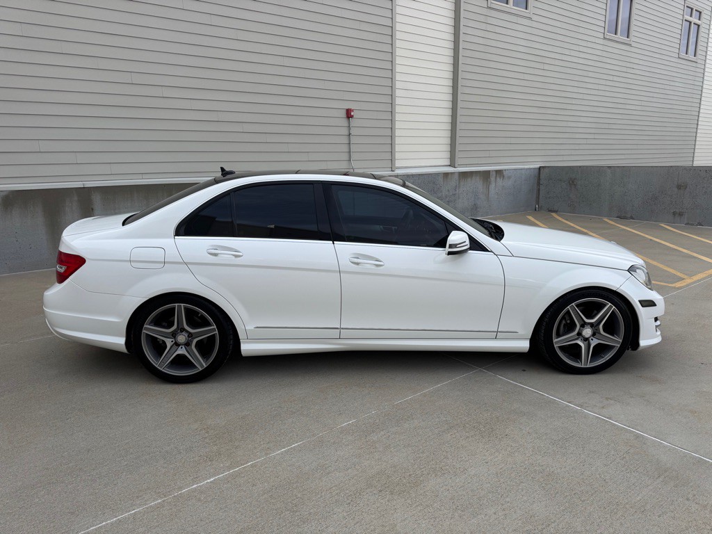 2013 Mercedes-Benz C-Class Image 2