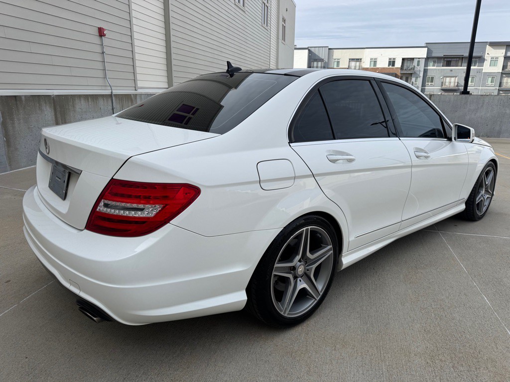 2013 Mercedes-Benz C-Class Image 3