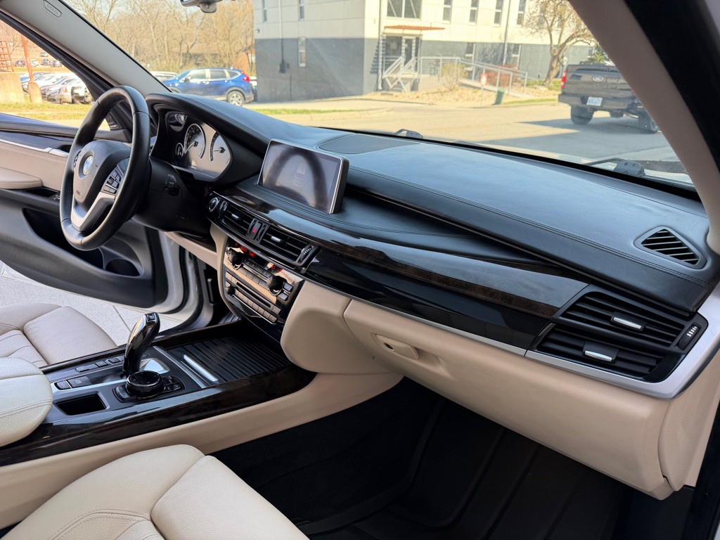 2016 BMW X5 Image 23