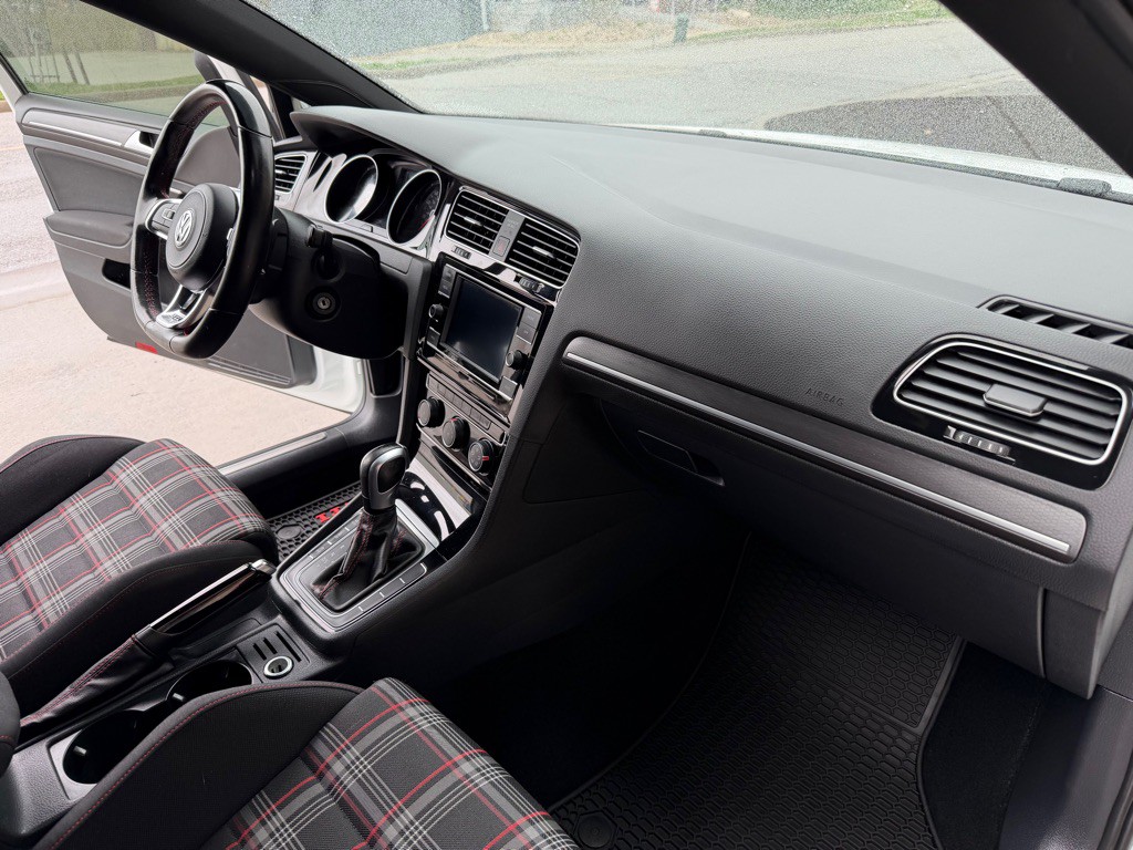 2020 Volkswagen GTI Image 22