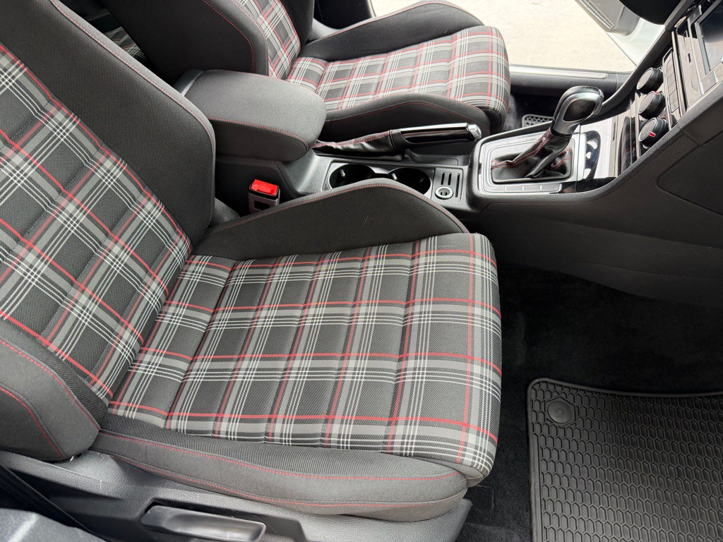 2020 Volkswagen GTI Image 24