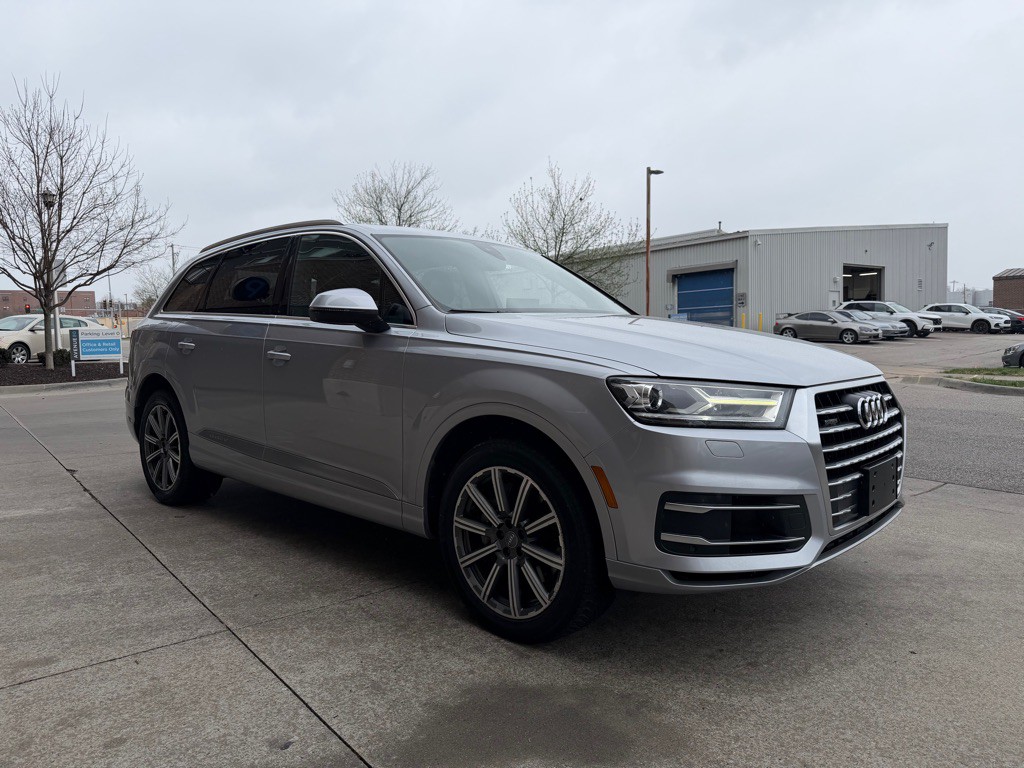 2019 Audi Q7 Image 1