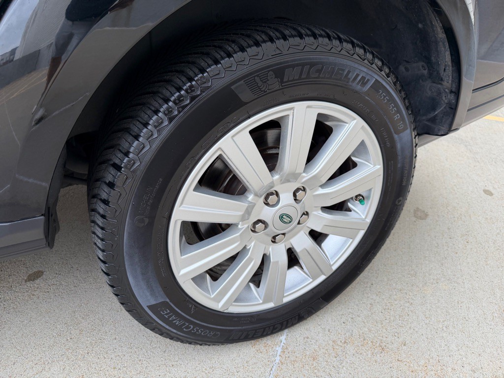 2013 Land Rover LR4 Image 9