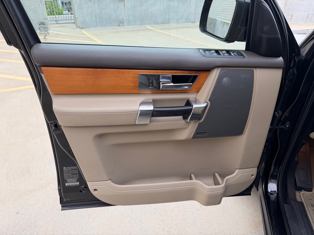 2013 Land Rover LR4 Image 10