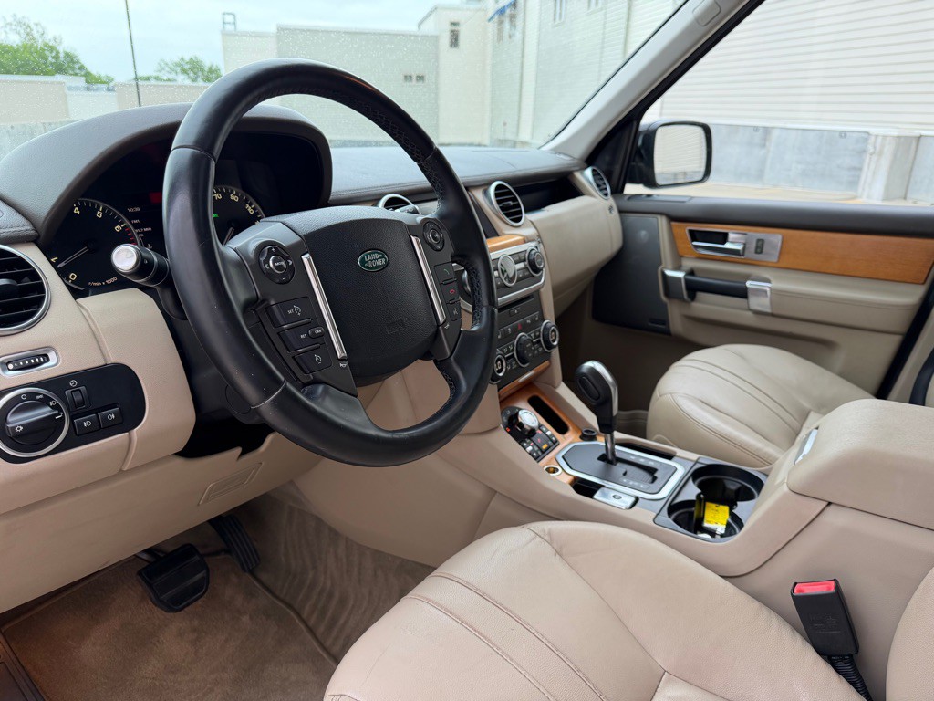 2013 Land Rover LR4 Image 12