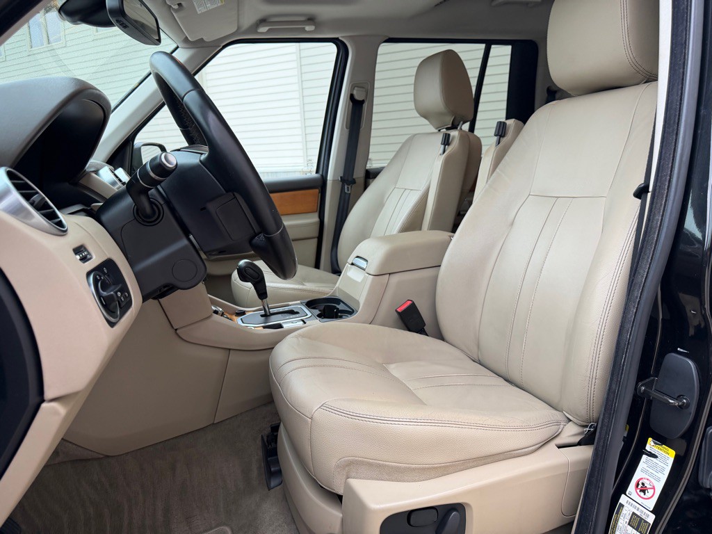 2013 Land Rover LR4 Image 13