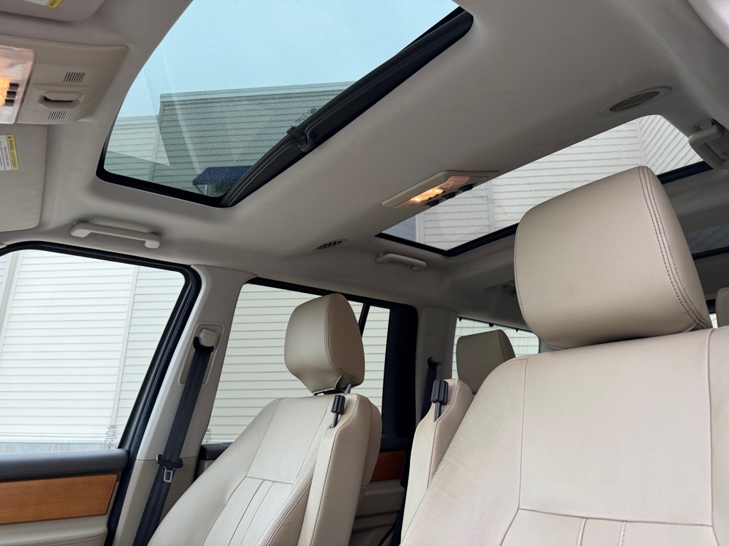 2013 Land Rover LR4 Image 14