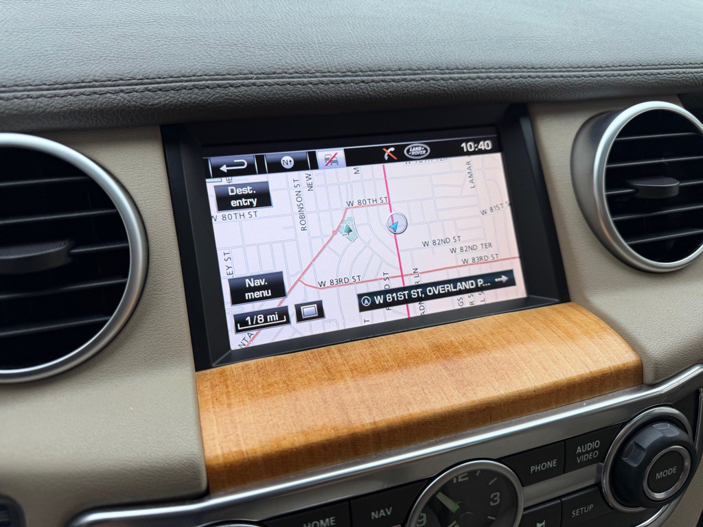 2013 Land Rover LR4 Image 18