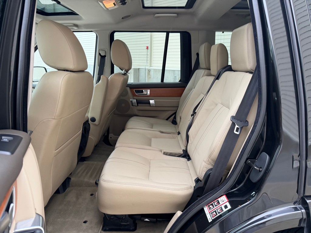 2013 Land Rover LR4 Image 23