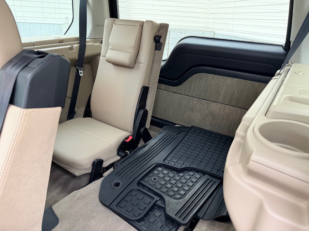2013 Land Rover LR4 Image 24