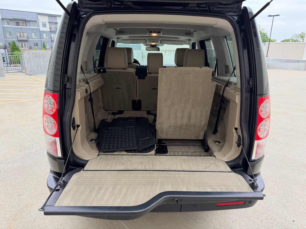 2013 Land Rover LR4 Image 25