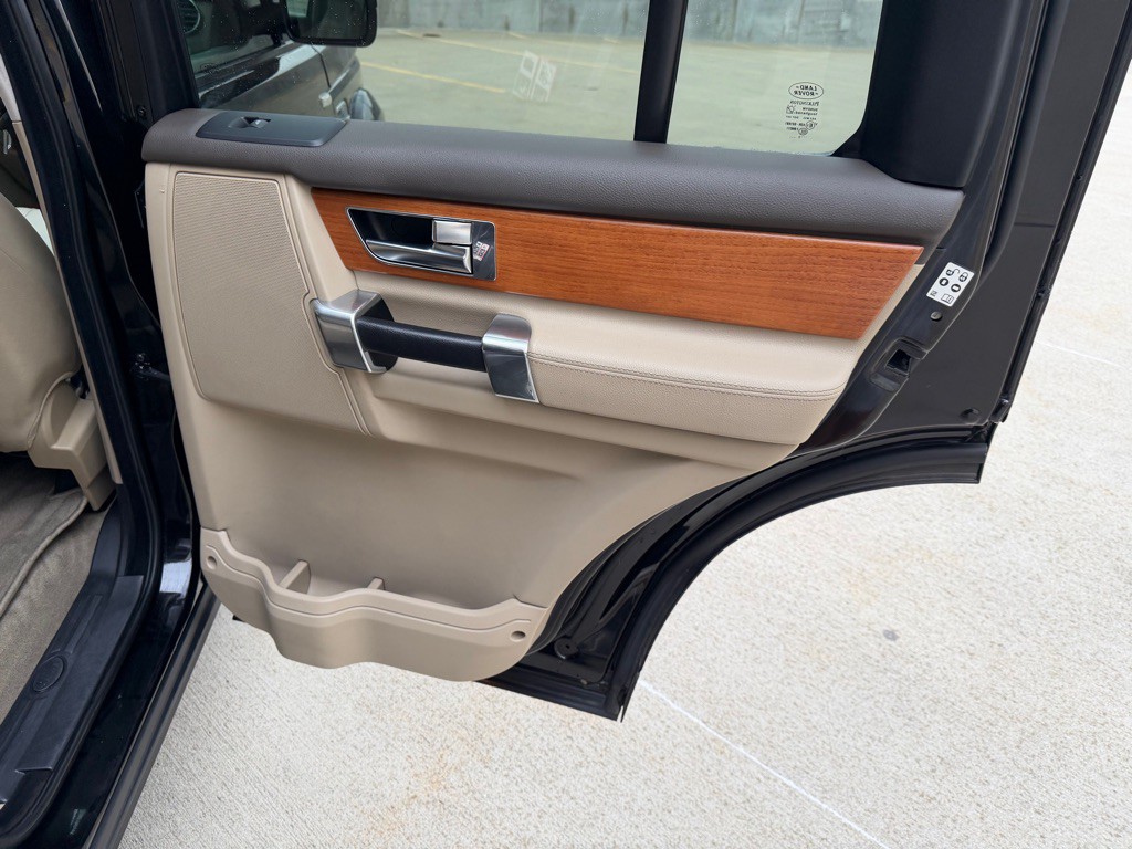 2013 Land Rover LR4 Image 26
