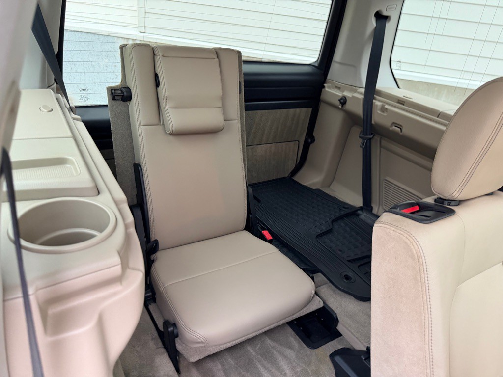 2013 Land Rover LR4 Image 28