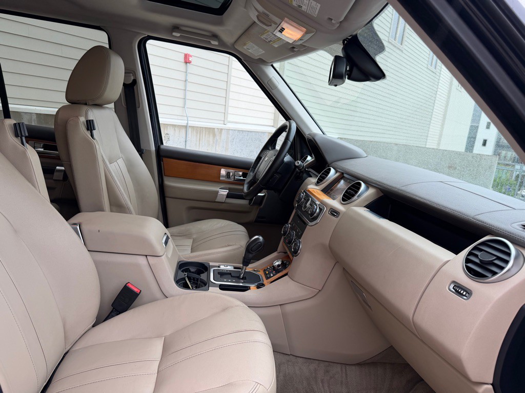 2013 Land Rover LR4 Image 30