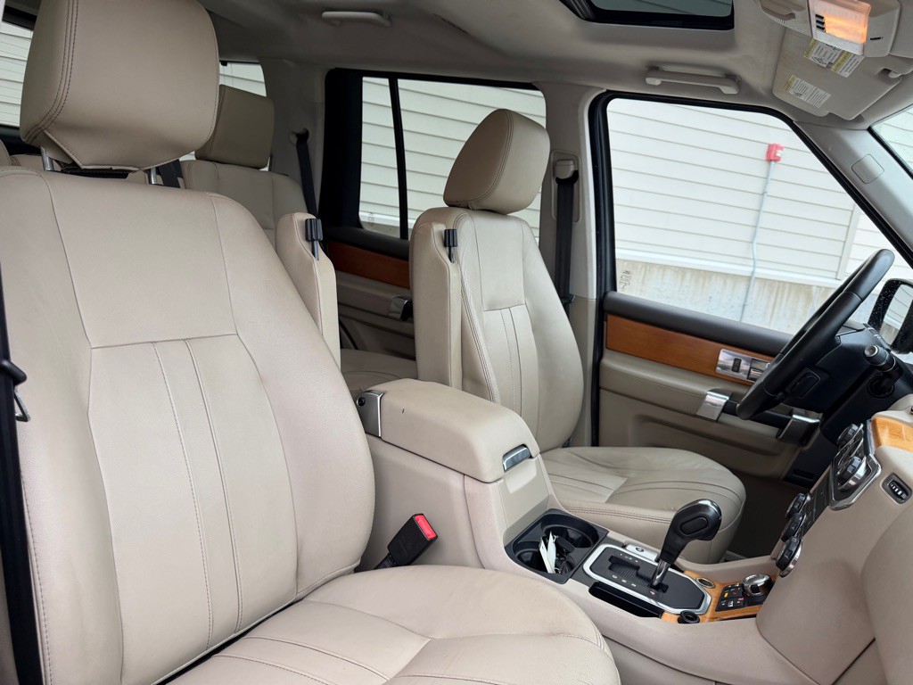 2013 Land Rover LR4 Image 31